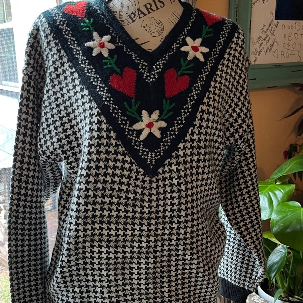 1980s Houndstooth V-Neck Sweater with Floral and Heart Details